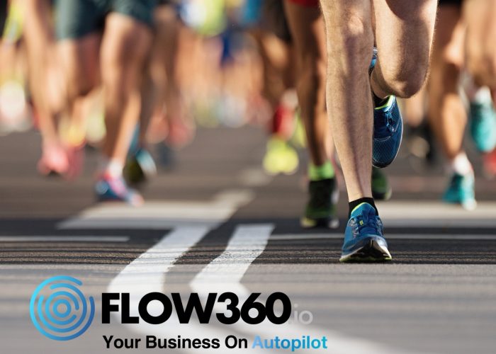 Beine der Marathon-Teilnehmer laufen auf einer Straße