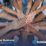 Menschlichkeit - Mehr Empathie durch Automatisierung. Viele Hände treffen sich im Mittelpunkt des Bildes als Synonym für Menschlichkeit