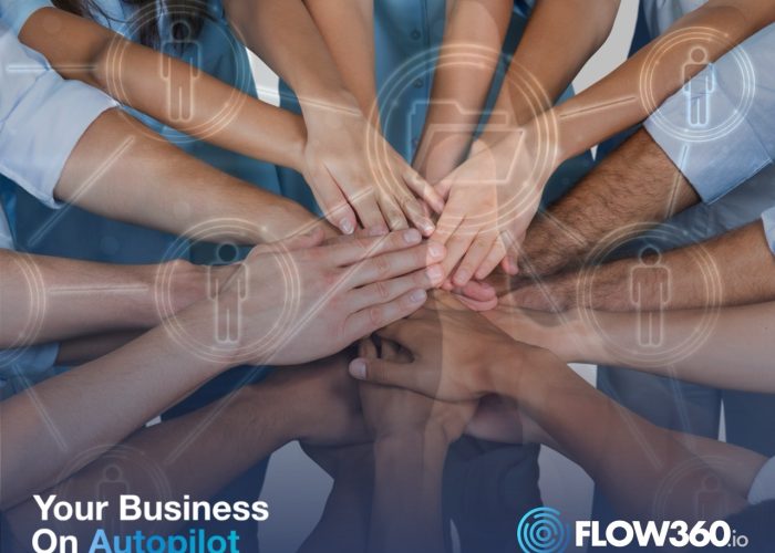 Menschlichkeit - Mehr Empathie durch Automatisierung. Viele Hände treffen sich im Mittelpunkt des Bildes als Synonym für Menschlichkeit